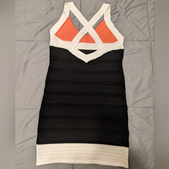 Contour Dress - Picture 3 of 4